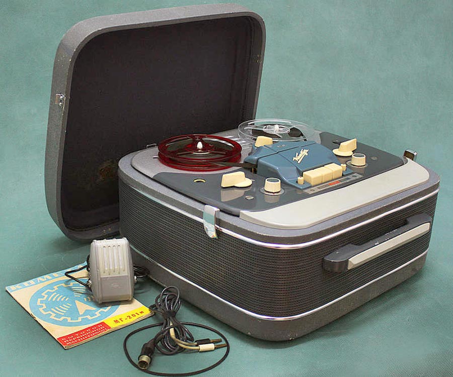 Комета МГ-201М (магнитофон)