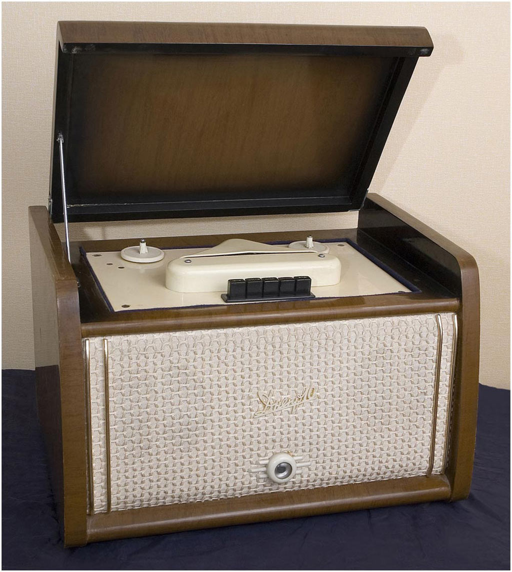 Днепр-10 (магнитофон)